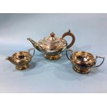 A silver three piece tea set, R. F. Mosley and Co. Sheffield, 1932, 32ozt