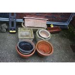 Quantity of plant pots and planters