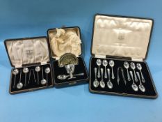 Cased part set of silver tea spoons, silver coffee spoons and a silver egg cup