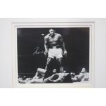 Autographs Muhammed Ali and Mike Tyson, framed with certificate