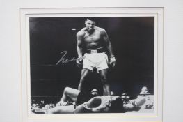 Autographs Muhammed Ali and Mike Tyson, framed with certificate