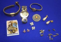 Quantity of costume jewellery