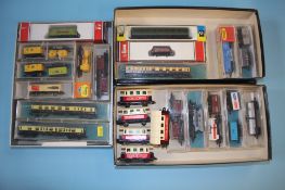 Five small trays of 'N' gauge rolling stock