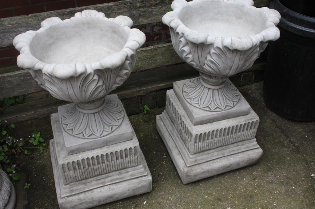 Small pair of Garden Urns - Image 2 of 2