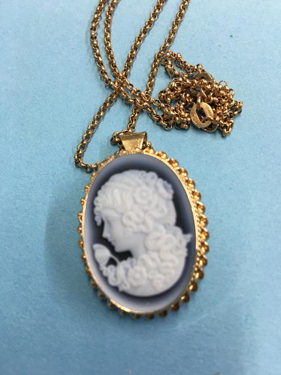 An 18ct gold and diamond pendant, two 9ct gold cameo pendants and a seed pearl pendant with - Image 2 of 2