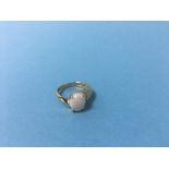 An 18ct opal ring, size O, 5.9g
