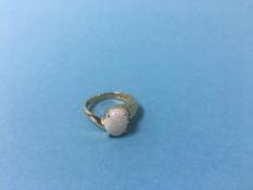 An 18ct opal ring, size O, 5.9g