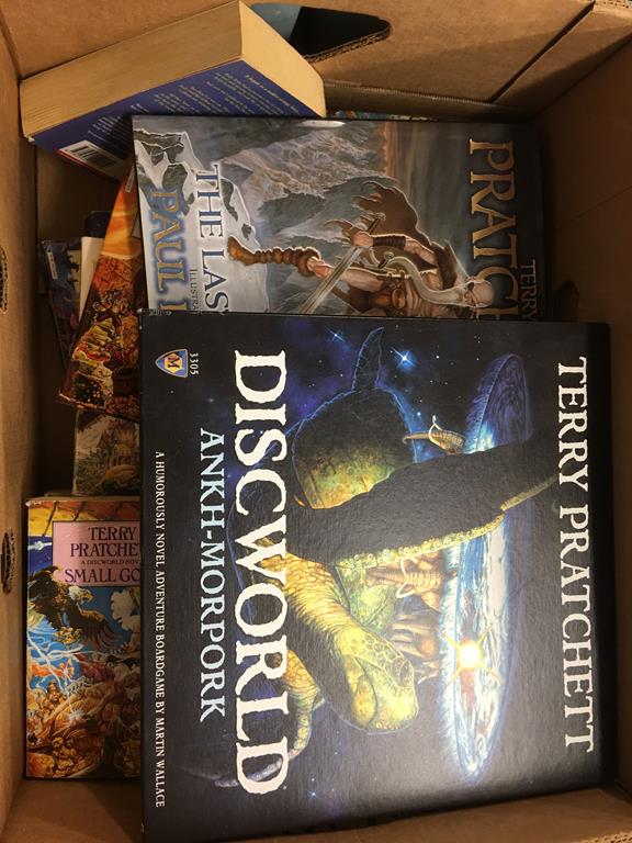 Collection of Terry Pratchett books and games - Image 2 of 3