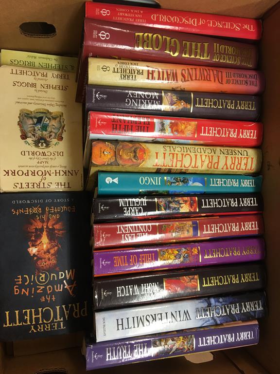 Collection of Terry Pratchett books and games - Image 3 of 3