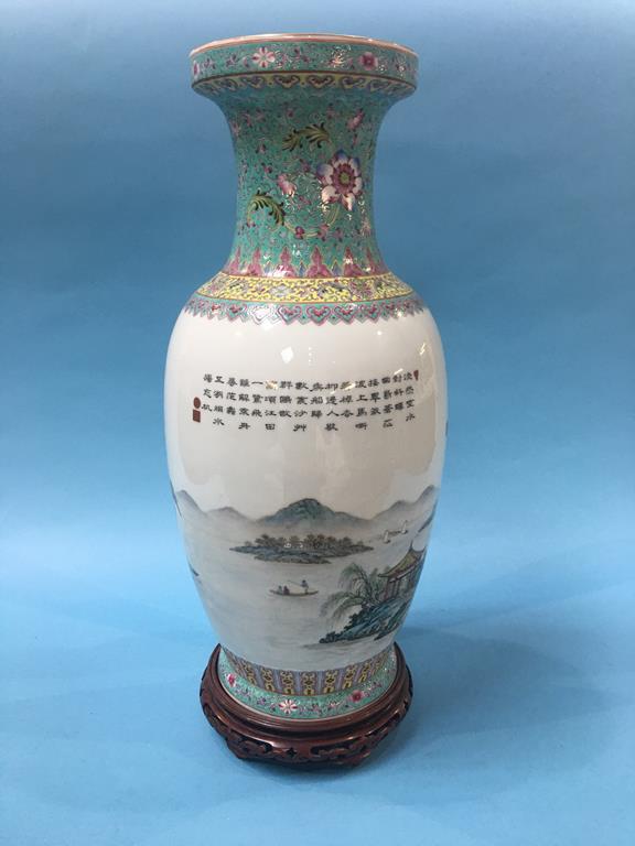 A tall Chinese vase - Image 2 of 4