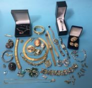 Quantity of costume jewellery