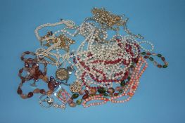 Assorted costume jewellery