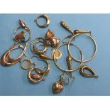 Quantity of 9ct and other earrings
