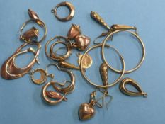 Quantity of 9ct and other earrings