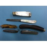 Collection of pocket knives including silver and a mother of pearl knife (6)