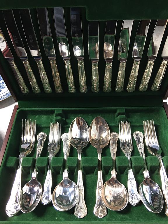A 'Kings of Sheffield' canteen of cutlery