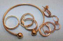 Quantity of 9ct gold jewellery, including a bangle etc. 17.7 grams