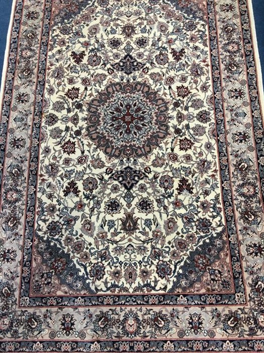 A good quality Persian cream ground rug, 128cm x 110cm - Image 2 of 4