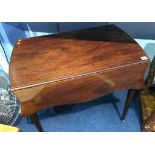 A good 19th century mahogany butterfly top Pembroke table, with single frieze drawer