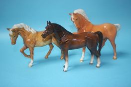 Three Beswick horses