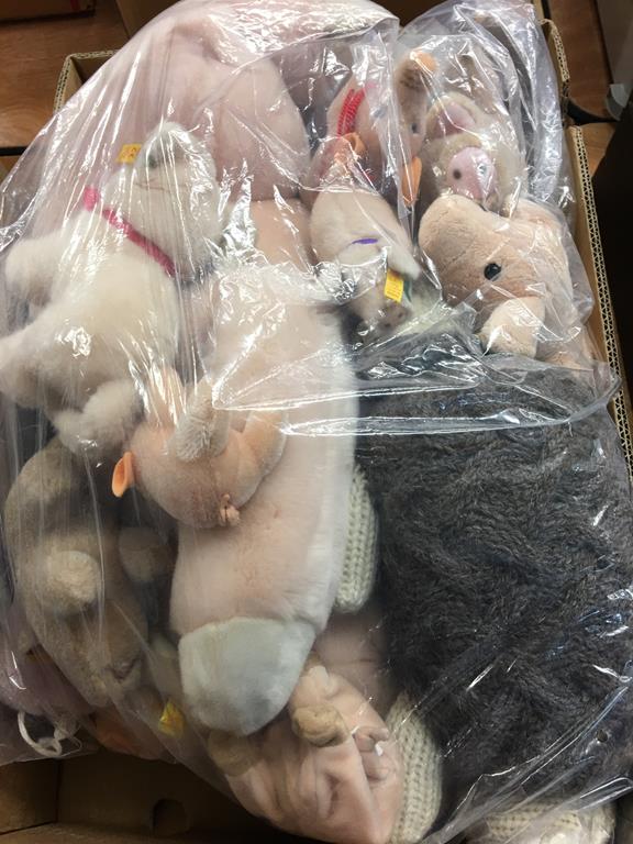 Quantity of Steiff plush pigs etc.