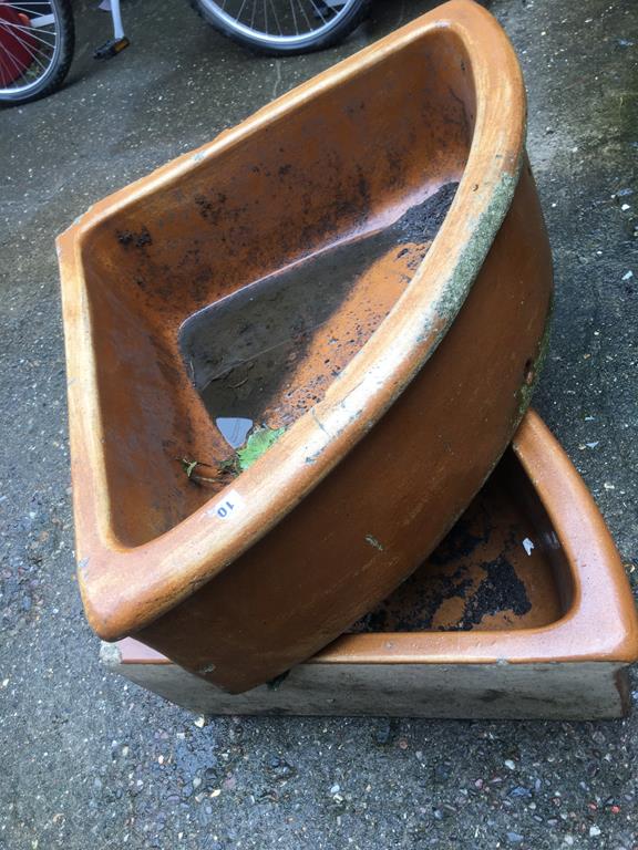 Set of four quarter corner planters