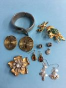 Various costume jewellery