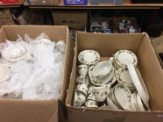 Large quantity of Royal Doulton 'Larchmont' dinner china