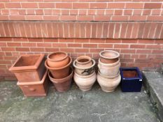 Quantity of garden planters