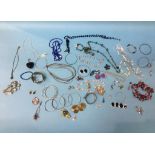 Quantity of costume jewellery