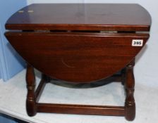 Oak drop leaf table