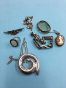 Bag of assorted jewellery