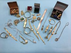 Tray of assorted costume jewellery