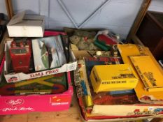 Quantity of assorted vintage toys and games