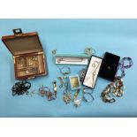 Assorted costume jewellery