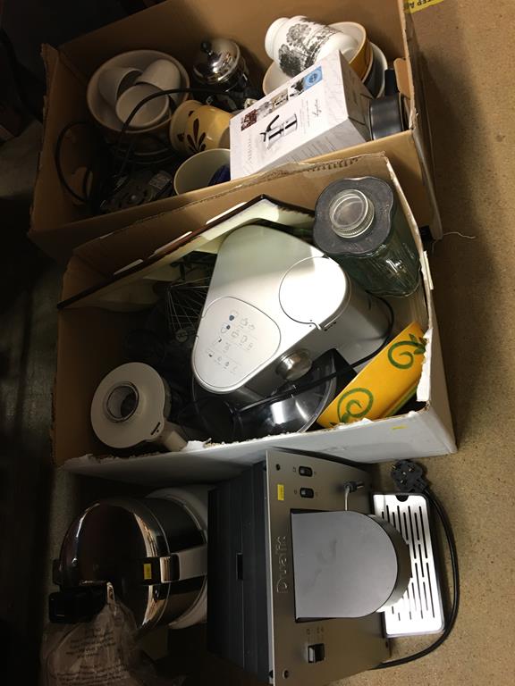 Two boxes of assorted bowls, juicer etc. - Image 2 of 5