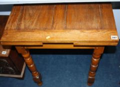 Small drawer leaf table