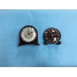 An oak 1930s circular dial clock and a Smith Bakelite clock