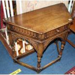 Oak side table, with single drawer