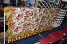 A floral quilt double bed spread, 210cm wide. Contactless collection is strictly by appointment on