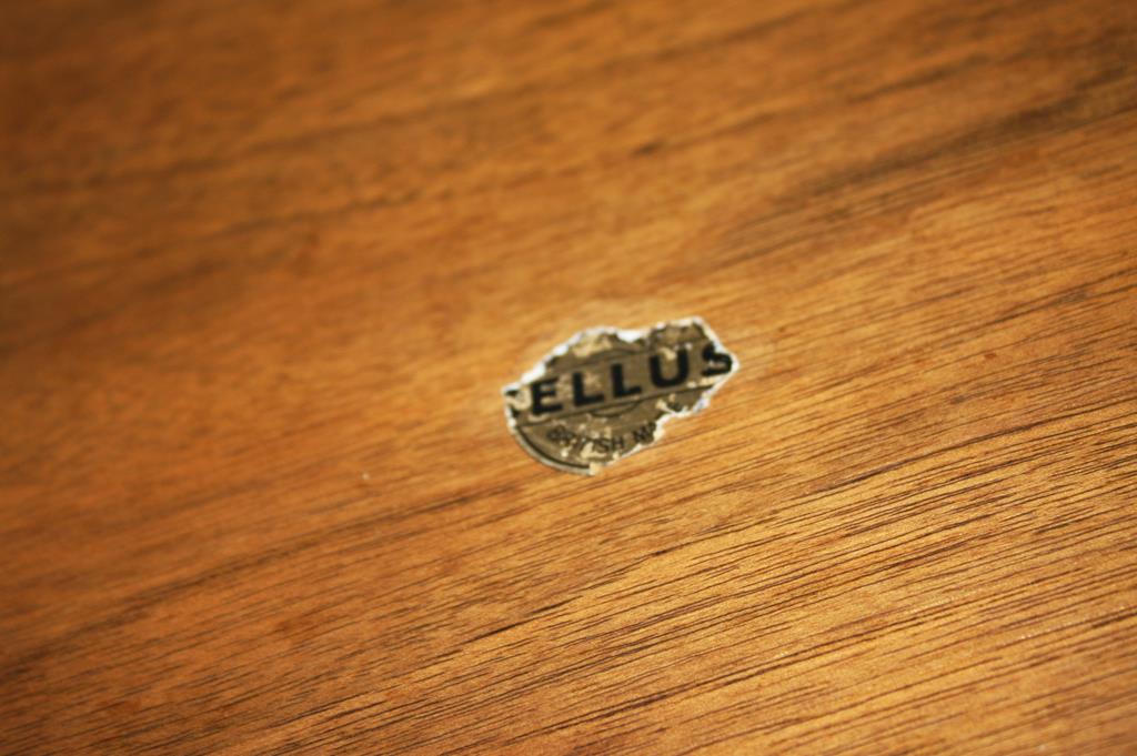 A walnut two tier tray top tea trolley, with drop flaps - Image 6 of 6