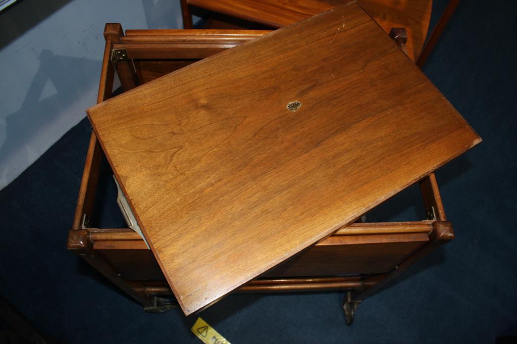 A walnut two tier tray top tea trolley, with drop flaps - Image 5 of 6