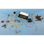 Quantity of costume jewellery