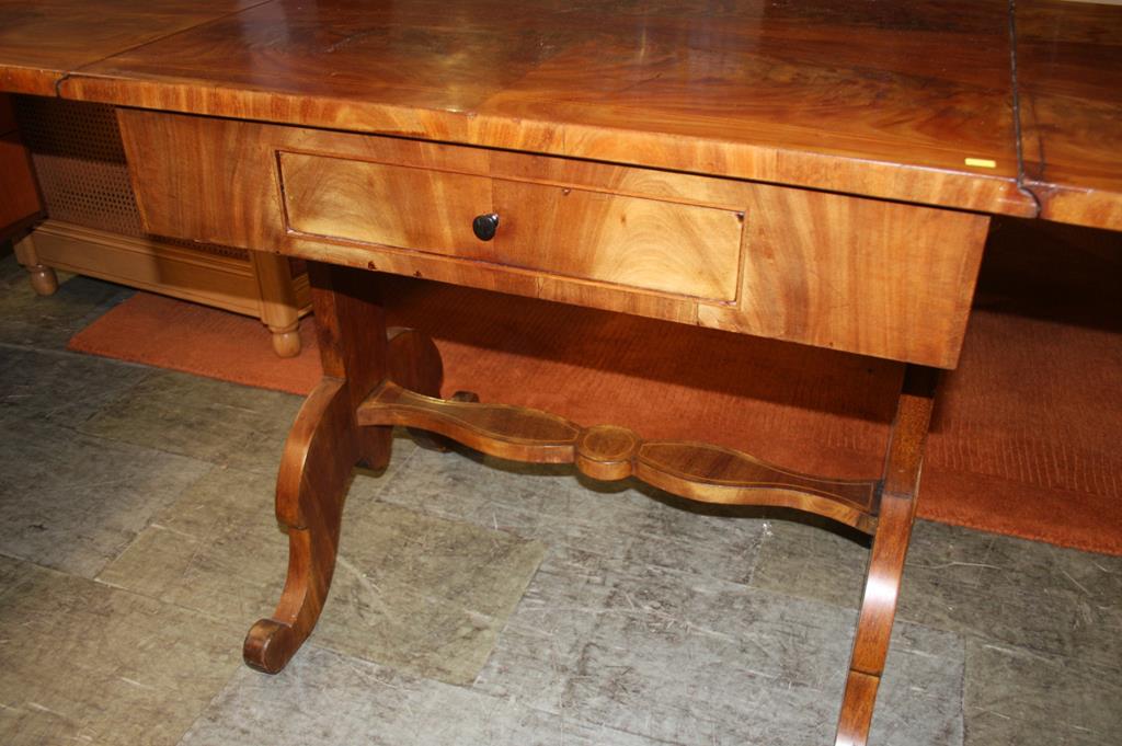 A mahogany sofa table, 152 x 65cm - Image 3 of 3