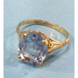 A 9ct gold topaz ring, size K, 1.8g