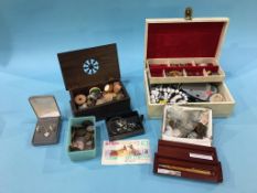 Assorted jewellery, coins etc.