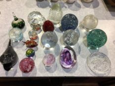 A selection of glass paperweights (19)