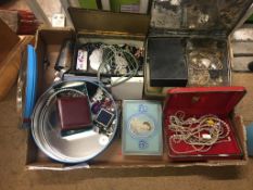 Tray of costume jewellery