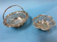 Two pierced silver dishes, 232g