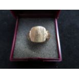 9ct Gold signet ring Weight 3.1 g